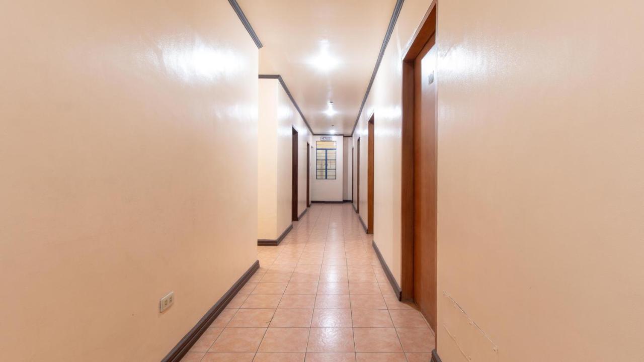 Reddoorz @ Downtown Tacloban Hotel Kültér fotó